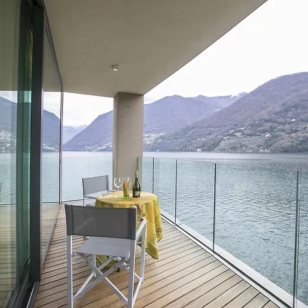 Como Lake 아파트