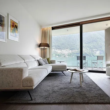 Como Lake 아파트